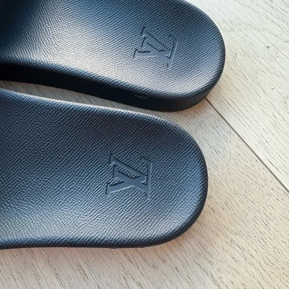 Louis Vuitton Monogram Brown and Black Slides - Picture 4 of 9